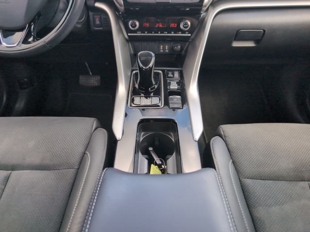 Eclipse Cross 2.4 Plug-in Hybrid 4WD Plus KAMERA NAVI LED GRA