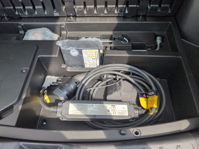 Eclipse Cross 2.4 Plug-in Hybrid 4WD Plus KAMERA NAVI LED GRA