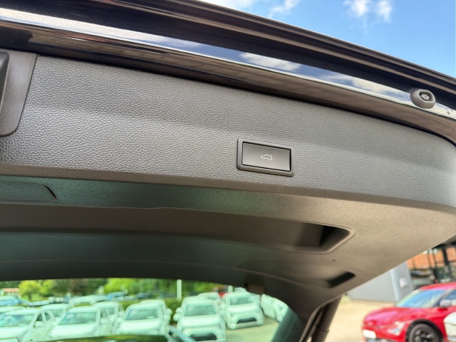 Ateca Xperience 1.5 TSI StandHZG AHK-klappbar BT Navi BT