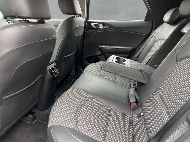 XCee'd 1.6 PHEV SPIRIT NAVIGATION SITZKOMFORT PAK. LED GRA