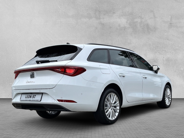 Leon ST 2.0 TDI DSG / UPE: 47.555,-  / Road Edition AHK ACC LED