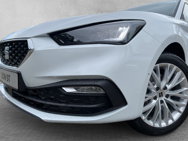 Leon ST 2.0 TDI DSG / UPE: 47.555,-  / Road Edition AHK ACC LED