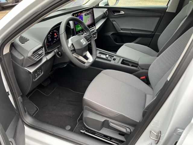 Leon ST 2.0 TDI DSG / UPE: 47.555,-  / Road Edition AHK ACC LED