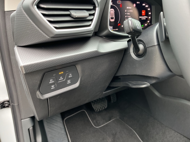 Leon ST 2.0 TDI DSG / UPE: 47.555,-  / Road Edition AHK ACC LED
