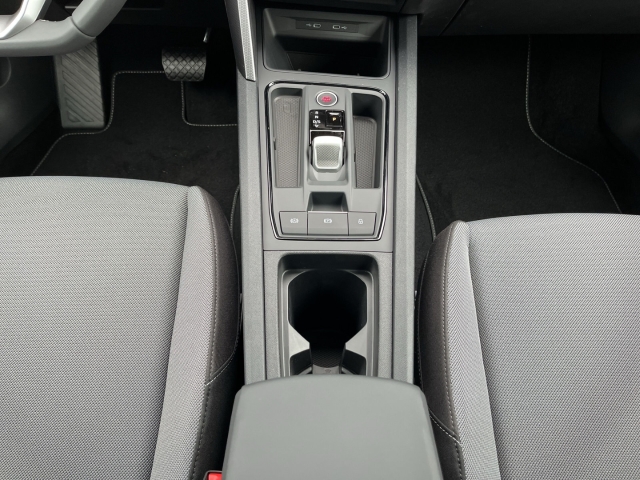 Leon ST 2.0 TDI DSG / UPE: 47.555,-  / Road Edition AHK ACC LED
