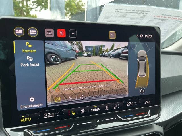 Leon ST 2.0 TDI DSG / UPE: 47.555,-  / Road Edition AHK ACC LED