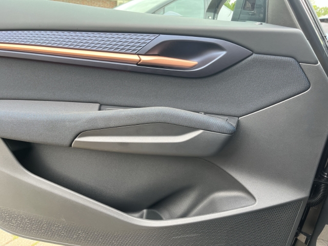 Born 58 kWh / UPE: 45.710,- / BIKE-RACK GJR EDGE NAVI