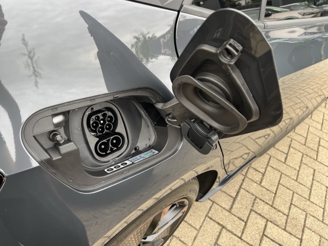 Born 58 kWh / UPE: 45.710,- / BIKE-RACK GJR EDGE NAVI