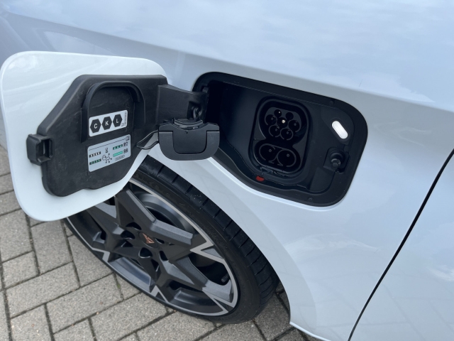 Leon ST VZ PHEV / UPE: 57.920,-  / LEDER KLIMA FULL-LINK