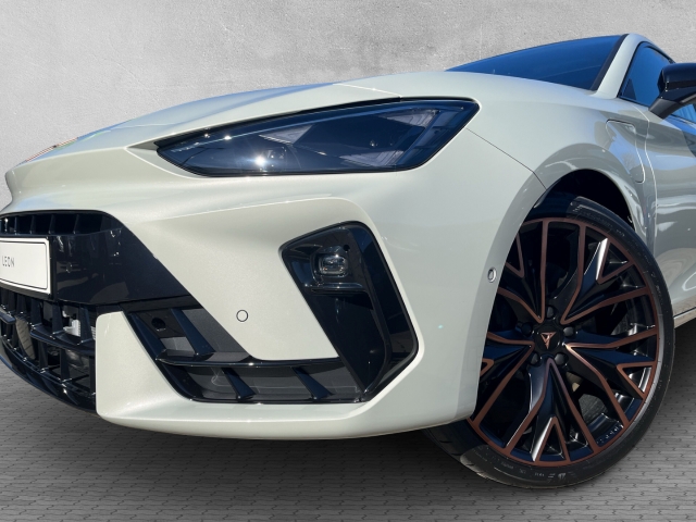 Leon VZ 1.5 PHEV / UPE: 57.260,-  / Matrix-LED Full-Link