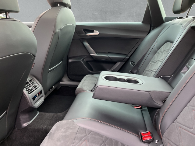 Leon Sportstourer FR 2.0 TDI PANO FULL LINK NAVI MEMORY ACC