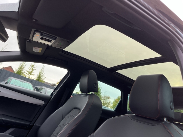 Leon Sportstourer FR 2.0 TDI PANO FULL LINK NAVI MEMORY ACC